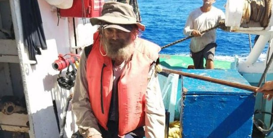 Выживал 3 месяца в океане, дрейфовал в океане, спасли после шторма, катамаран, выживал с собакой в океане, ел сырую рыбу