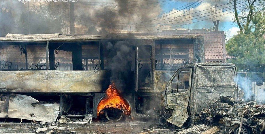 Обстрел Днепра 30 апреля — дрон ВС РФ попал в автобус, есть жертвы — фото Российские дроны атаковали Днепр 30 апреля