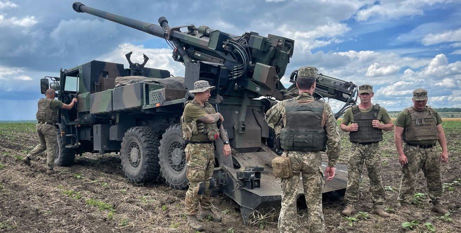 Військовослужбовці, 55-ї бригади, робота гаубиць "Цезар",