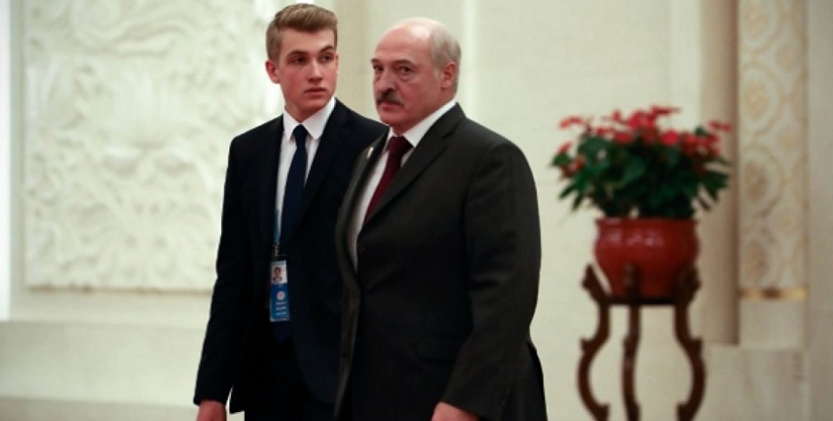 Микола та Олександр Лукашенко, навчання сина Лукашенка