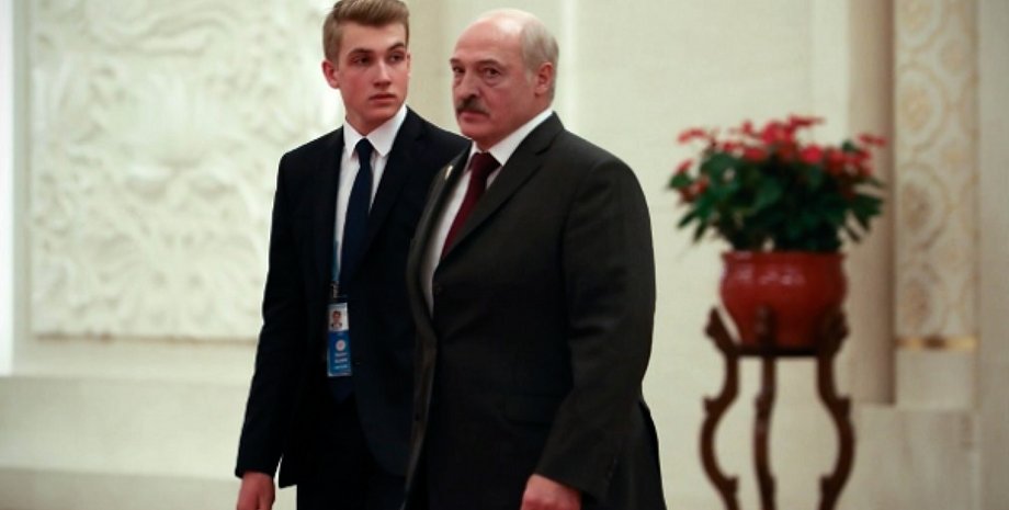 Николай и Александр Лукашенко, обучение сына Лукашенко