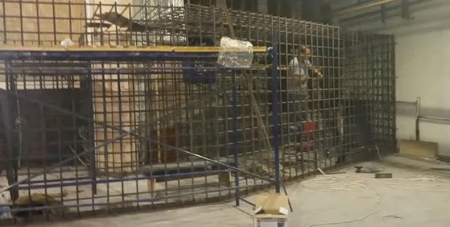 Мариуполь, филармония, клетки