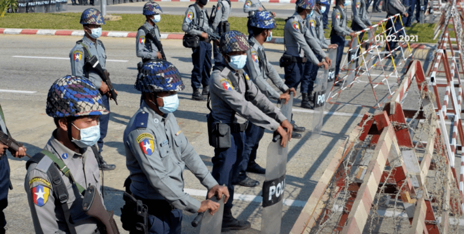 мьянма, полиция, военные, хунта, переворот, протесты