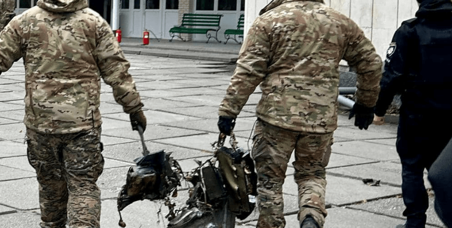 Обстрел, 12 февраля, ночной обстрел, россия утром атаковала Киев, обломки ракет, европейские чипы