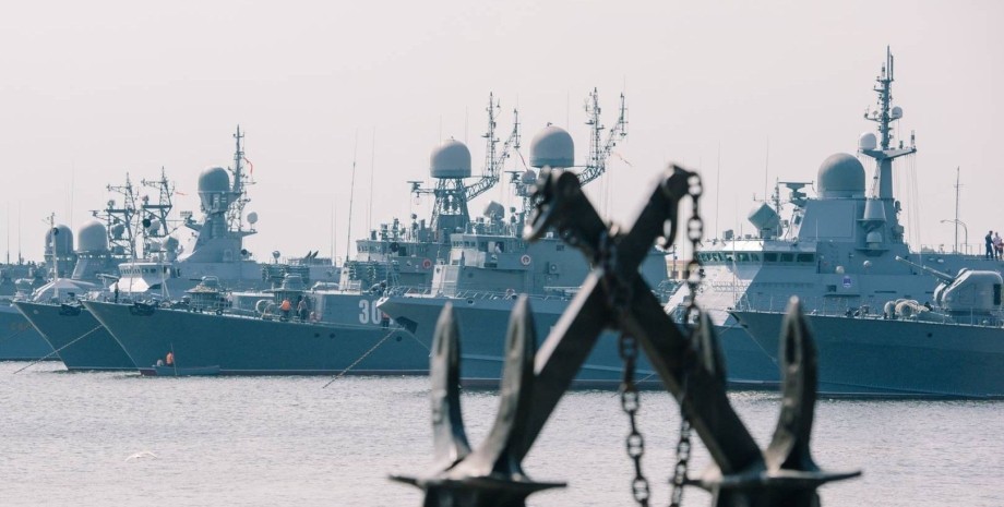 кораблі Чорноморського флоту Росії, Чорне море, Новоросійськ, військово-морська база в Новоросійську, кораблі на рейді