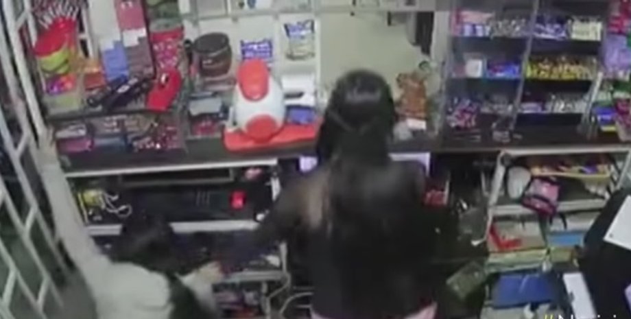 Колумбія, Богота, дівчинка, зброя, мачете, магазин, грабіжники