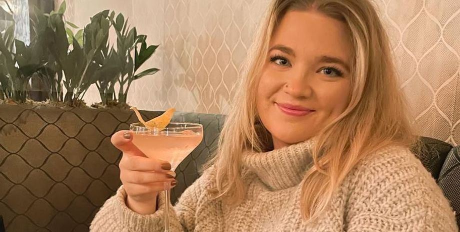 Первое свидание, сайты знакомств, встреча с потенциальным кавалером, разочарование, отношения, чувства