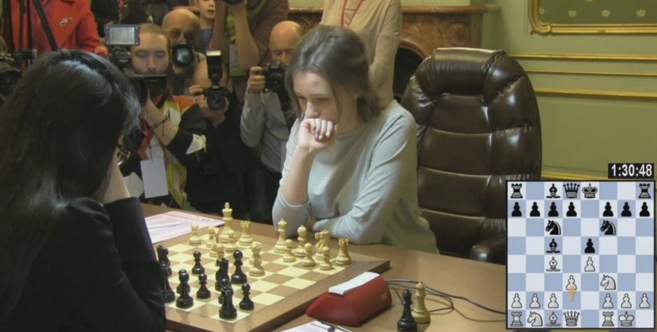 Мария Музычук играет против Хоу Ифань / Видеокадр из YouTube