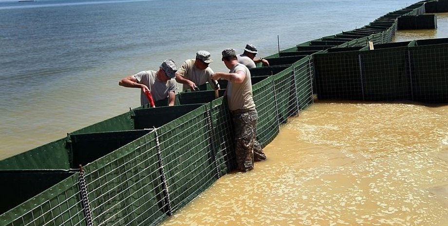 Мобильные заграждения Hesco / Фото: Profimedia.cz