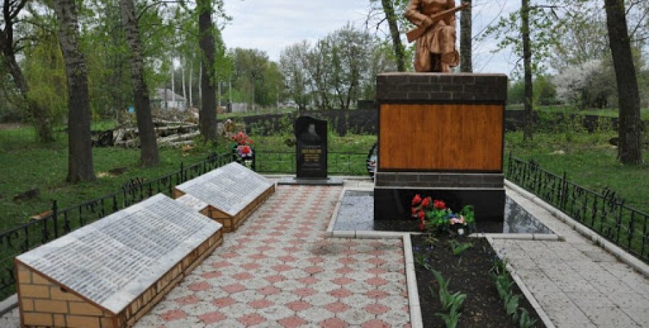 Одна из братских могил в РФ/Фото: http://blogomedia.ru