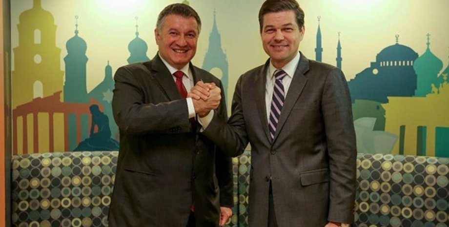 Аваков и Аарон Уесс Митчелл/Фото: twitter.com/AvakovArsen Арсен