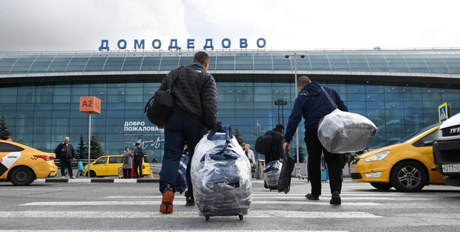 Аэропорт Домодедово / архивное фото Выехавшие россияне