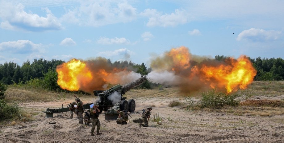 Les artilleurs ukrainiens arrêtent les vagues des envahisseurs près de Bakhmut. ...