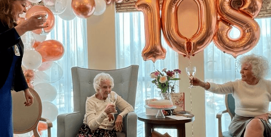 Торжество, люди, пенсионерки, выпивка, долголетие, день рождение