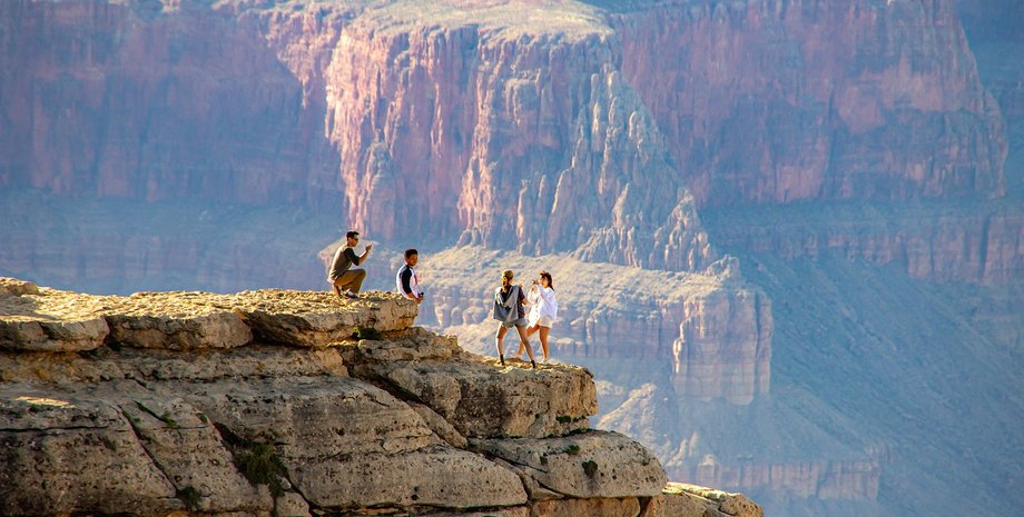 Великий каньйон, Гранд-каньйон, туристи, хлопчик упав із висоти 30 метрів, послизнувся і впав, вижив після падіння зі скелі