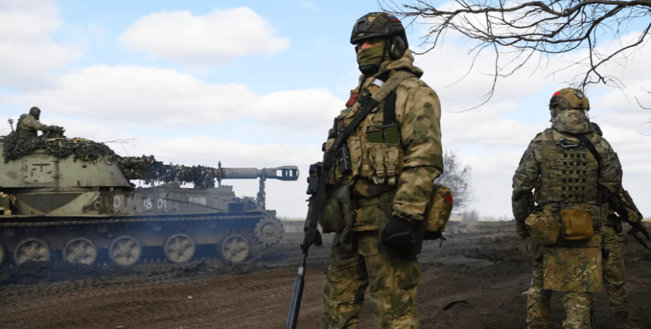 Водночас, за словами журналістів, російські війська повільно просуваються до стр...