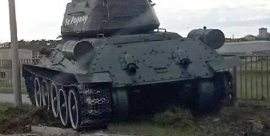 Танк, Т-34, Крым, военная техника, парад, обочина, ВС РФ