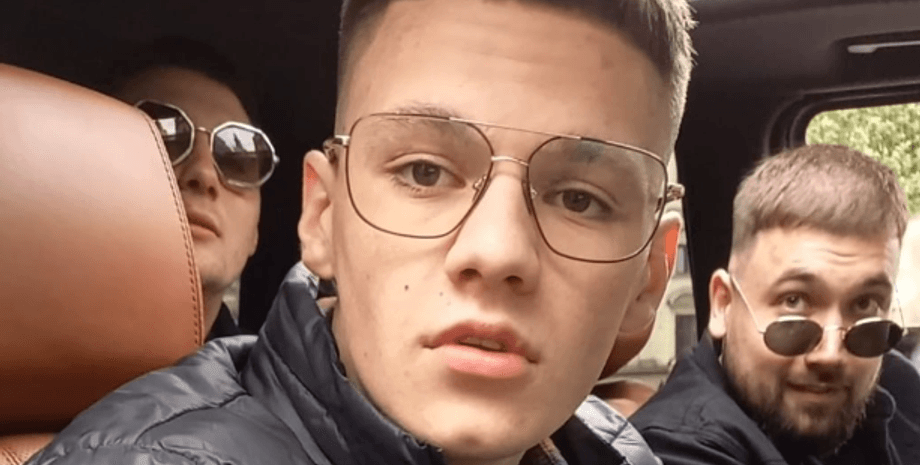 водію Range Rover та його пасажирам вручили повістки