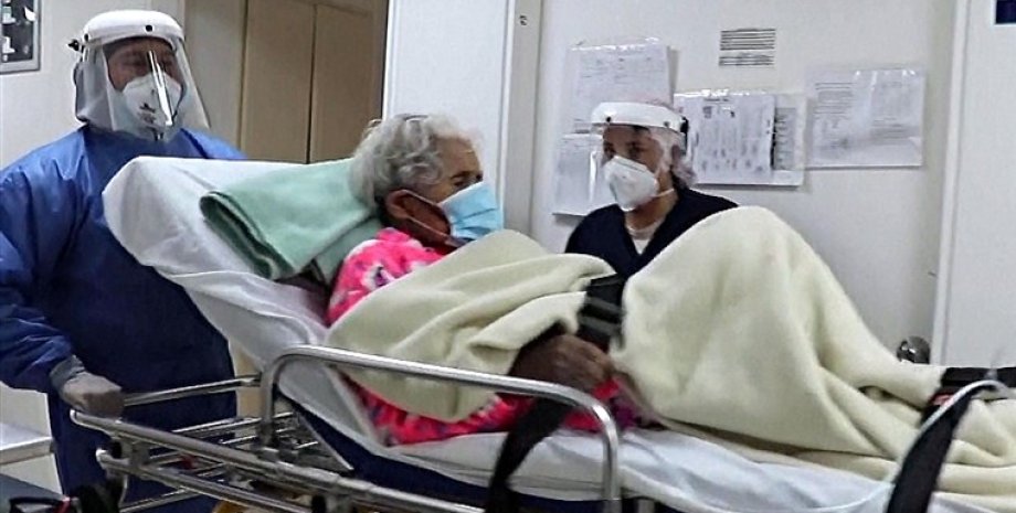 104-летняя Кармен Эрнандес, больница, коронавирус