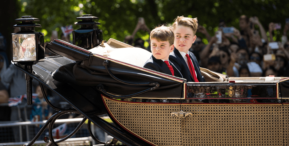 Принц Луи и принц Джордж, кейт миддлтон, принцесса шарлотта, принц Уильям, королевская семья британии, Trooping the Colour