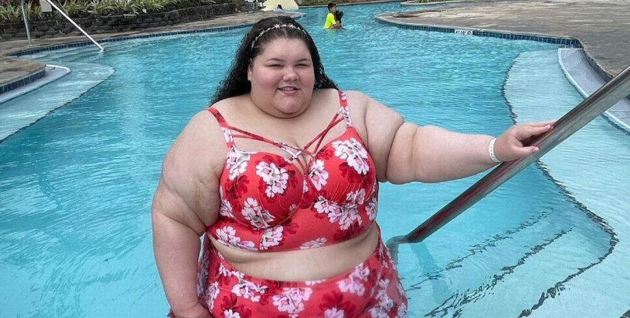 Инфлюенсер Джелинн Чейни, Канада, самолет, лишний вес, инвалидная коляска, видео, тренды TikTok, курьезы, туризм