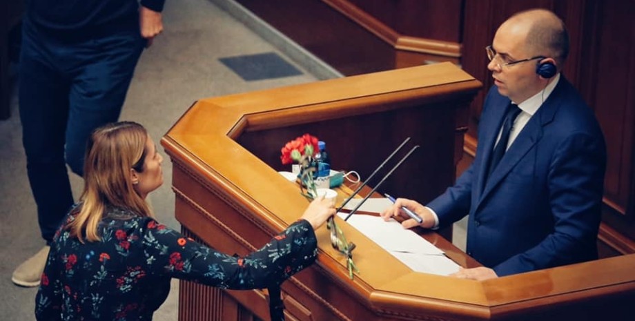 міністр, Степанов, рада, дві гвоздики, похоронні квіти, вручили дві гвоздики, помер від коронавируса, квіти з похорону