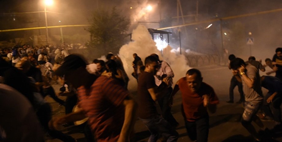 Разгон митинга в Ереване / Фото: newsarmenia.am