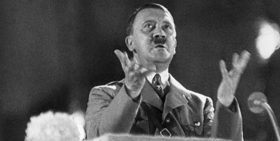 Адольф Гитлер, выступление, фото