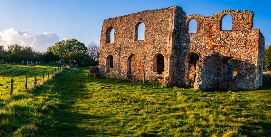Руины деревни, Данвич, деревню разрушило штормом, затопленная деревня, Атлантида, руины на дне моря, археологи, легенда о "британской Атлантиде"