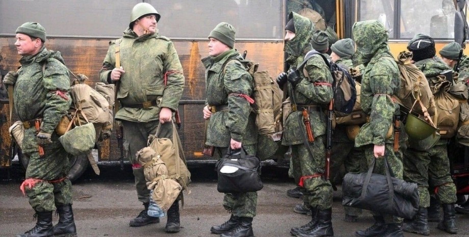 солдати Росії, військові Росії, мобілізація в Росії, солдати біля поїзда, російські солдати, російські окупанти