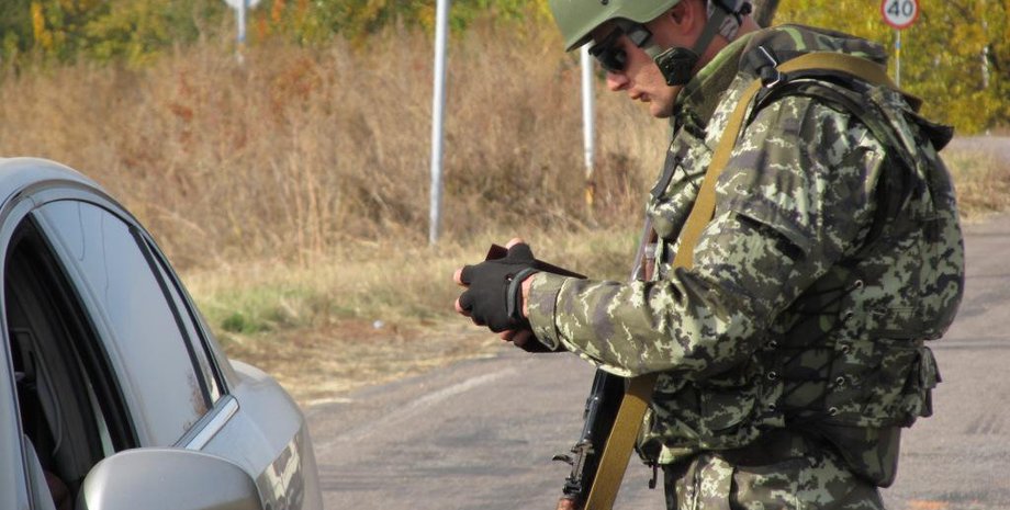 Пункт пропуска в зоне АТО / Фото пресс-службы ГПСУ