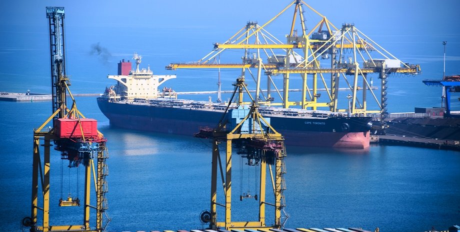 Ильичевский торговый порт / Фото: ilport.com.ua