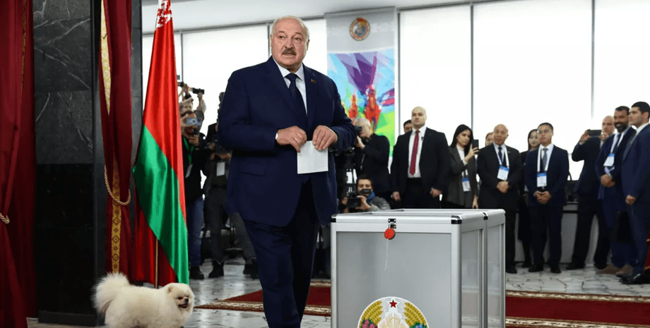 Олександр Луашенко на виборчій дільниці