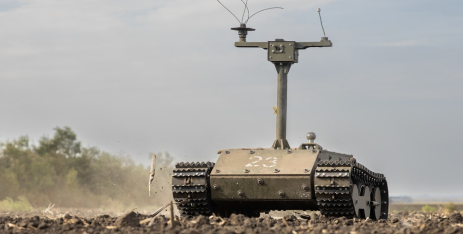 The robotic Wipr platform delivers ammunition and other cargoes, exports wounded...