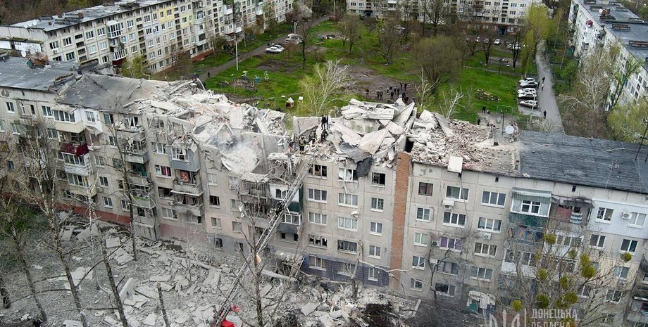 Слов'янськ Донецької області, Слов'янськ, обстріл, прильоти, Слов'янськ обстріл, Слов'янськ п'ятиповерхівка