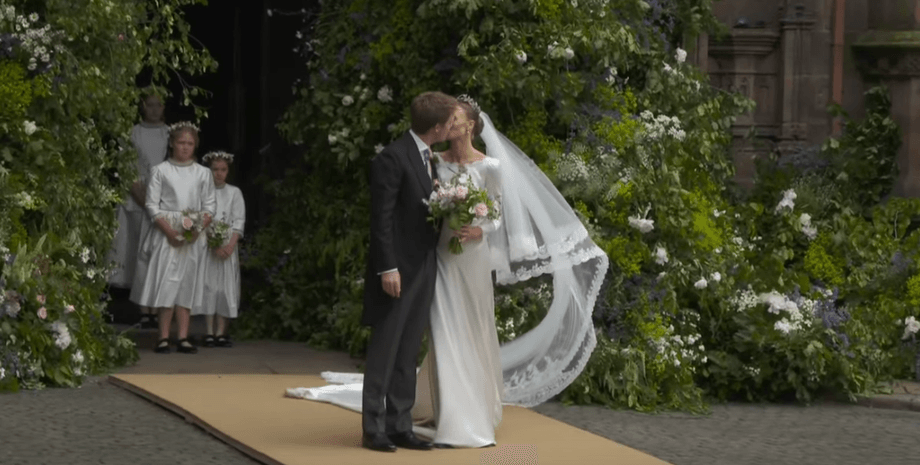 Г'ю Гросвенор, Олівія Генсон, весілля, діти, квіти