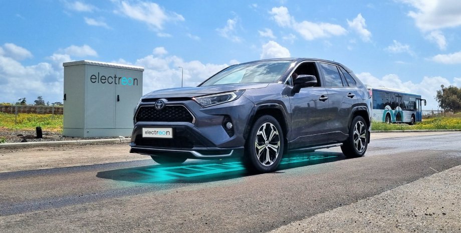 Toyota, Toyota RAV4, Гибрид, Гибридные авто, Технологии, Кроссоверы, Рекорд, Видео, Фото, Инновации, Зарядка