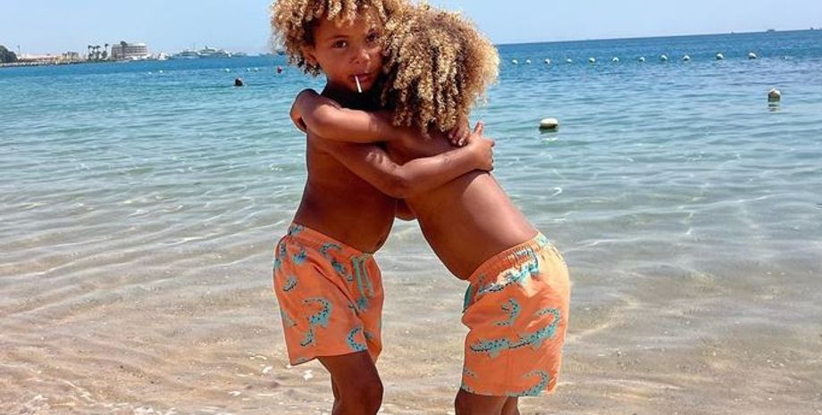 Шарлотта Хассан, мати близнюків з Лондона, дізналась, що її діти ідентичні, тест ДНК, генетика