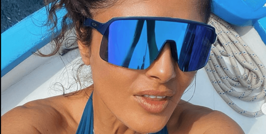 Сальма Хайек, Сальма Хайек купальники, Сальма Хайек бикини, море, азул, отдых на лодке, фигура сальмы хаек