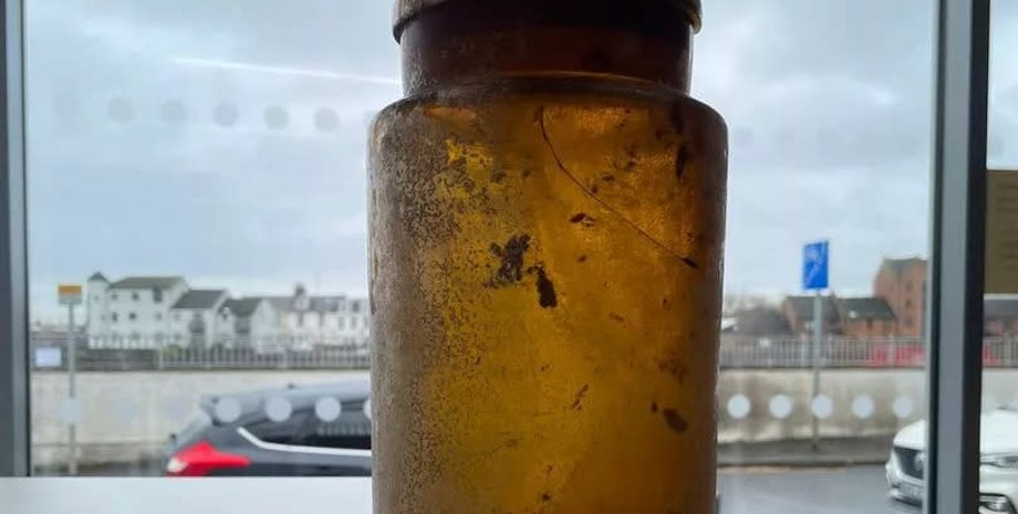 Каспула времени, послание из прошлого, капсула из прошлого, капсула в будущее, послание в будущее, исторические артефакты, артефакты, Шотландия, Академия Кэррика, Мейбол