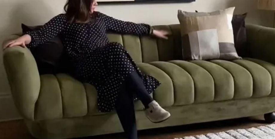 Реставрация старой мебели, женщина переделала старый диван из секонд-хенда на новый, ремонт, обновление мебели