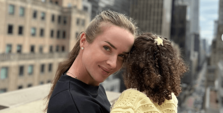 Еліна Світоліна з донькою