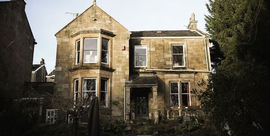 Новые владельцы старого дома нашли на чердаке дополнительные комнаты, что там было, находки, курьезы