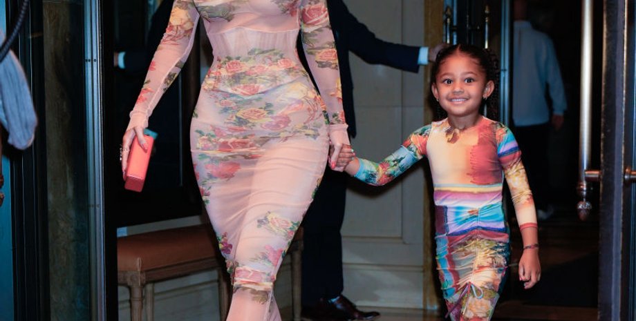 Кайли Дженнер с дочкой, Кайли Дженнер фото, Кайли Дженнер фигура, Кайли Дженнер дочь, Кайли Дженнер дети