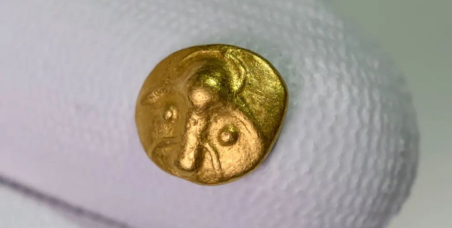 Недавно сертифицированный поисковик обнаружил на поле самую старую монету