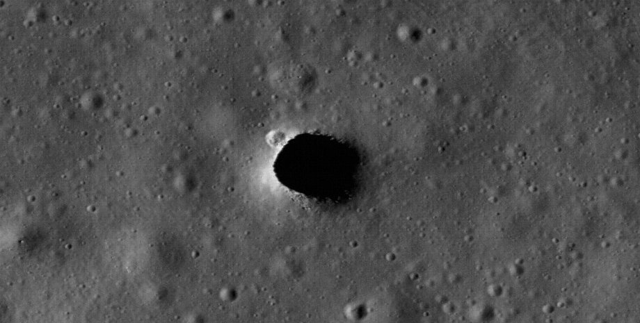 Яма на плато "Холмы Мариуса" / Фото: popmech.ru