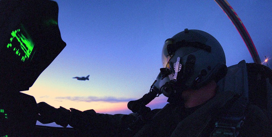 Пилот F-16 Пилот F-16, фото