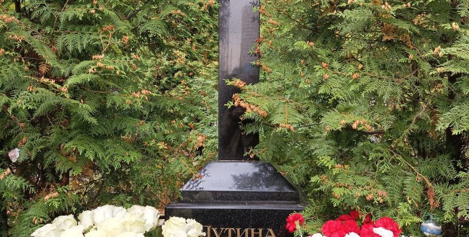 могила родителей Путина, партия мертвых, обращение к родителям Путина, родители Путина, мобилизация в России