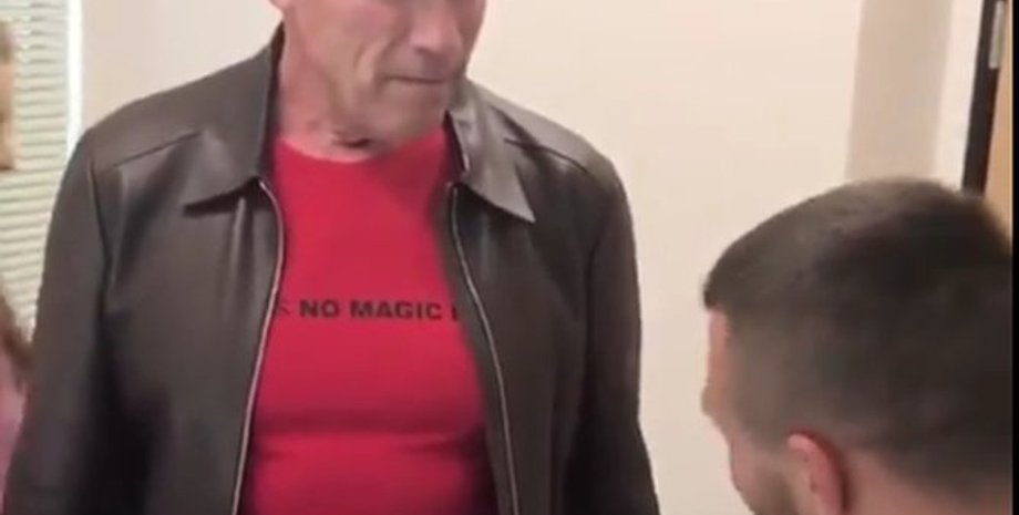 кадр из видео