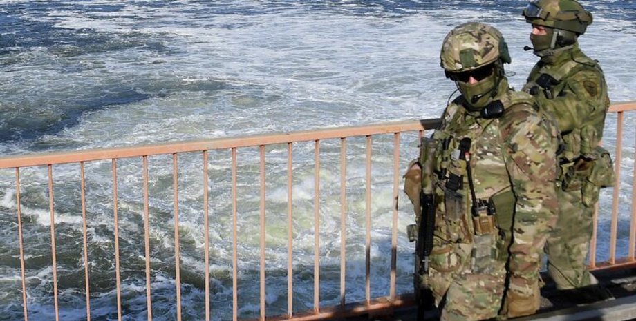 Российские военные возле Днепра